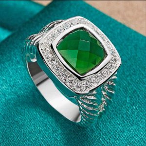 Anillo con Zircon Verde