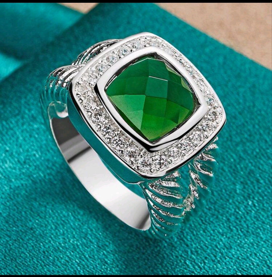 Anillo con Zircon Verde